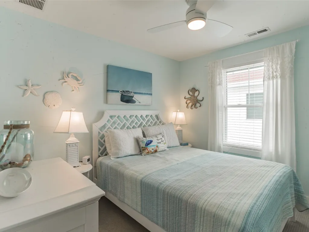Bedroom 4 with queen bed