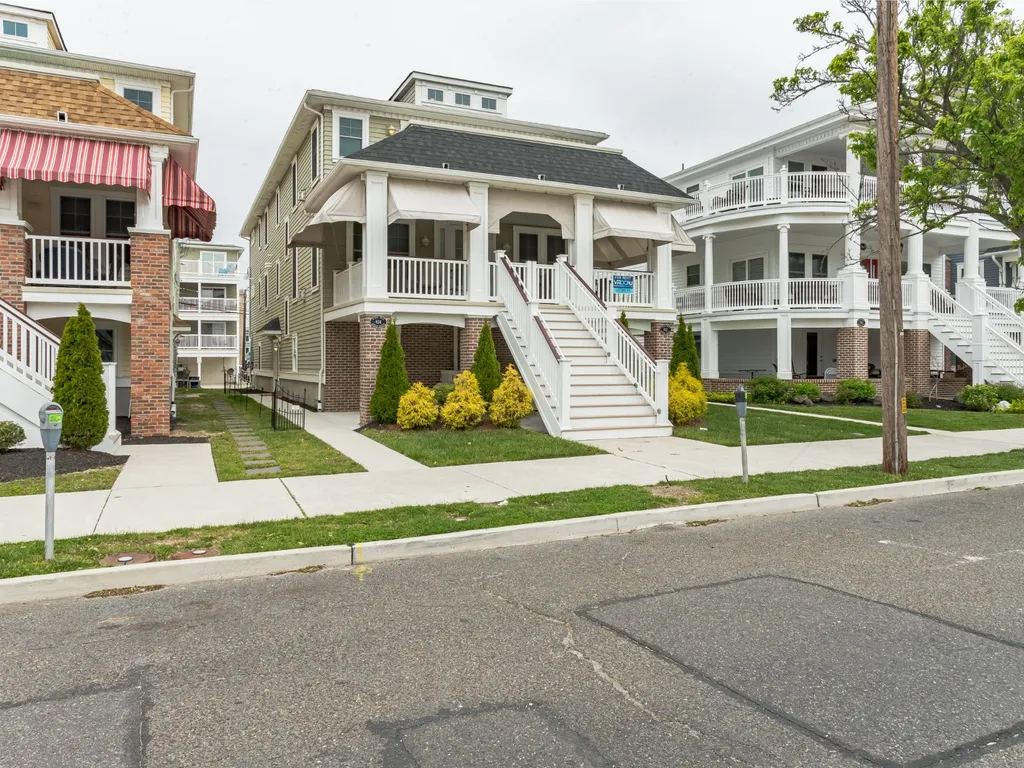 Front view of home