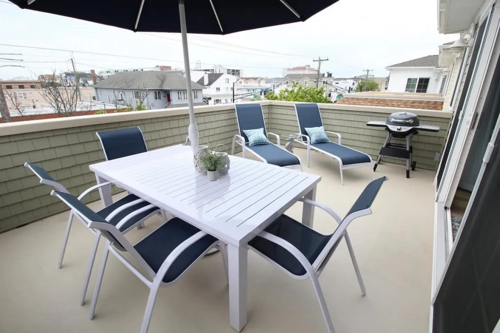 Enjoy the morning sun and evening shade on the upper front deck!