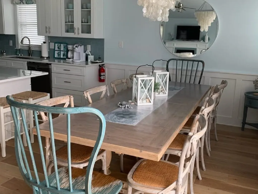 Beautiful dining table seats 10!