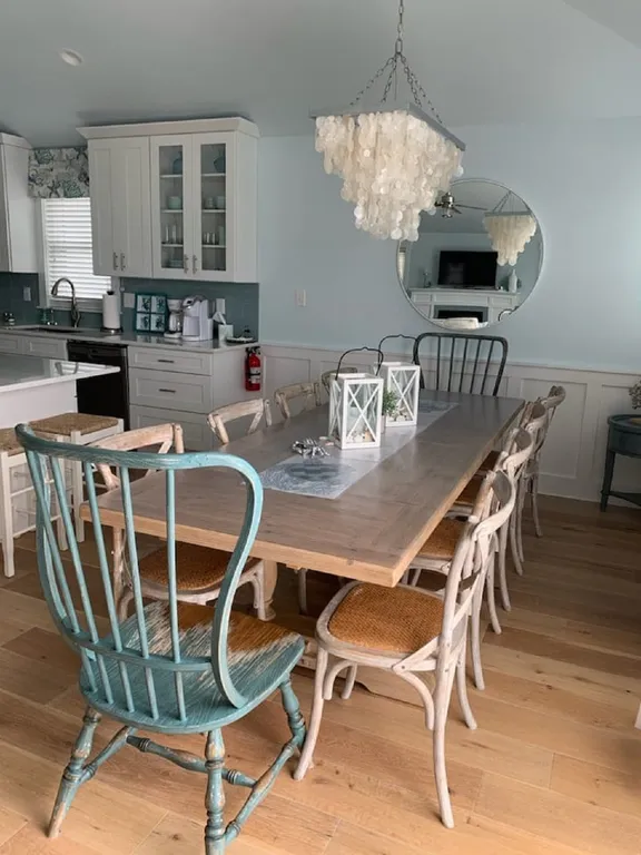 Beautiful dining table seats 10!