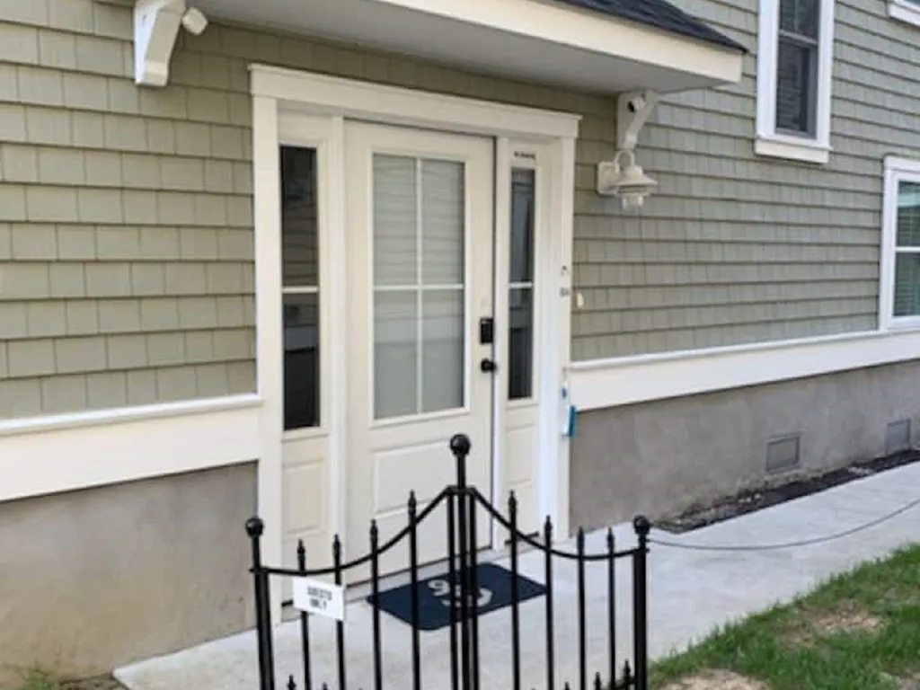 Wheelchair accessible entryway