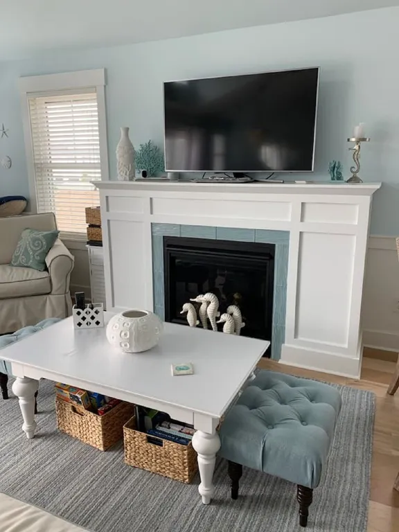 Gorgeous gas fireplace!