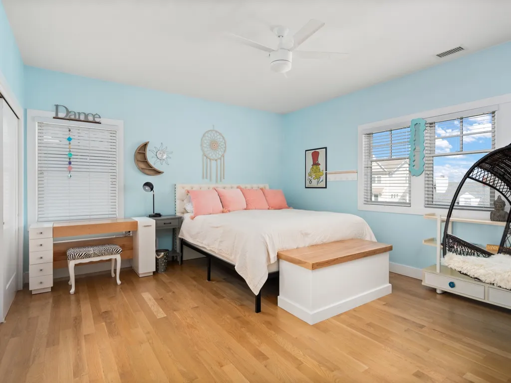 King bedroom 
