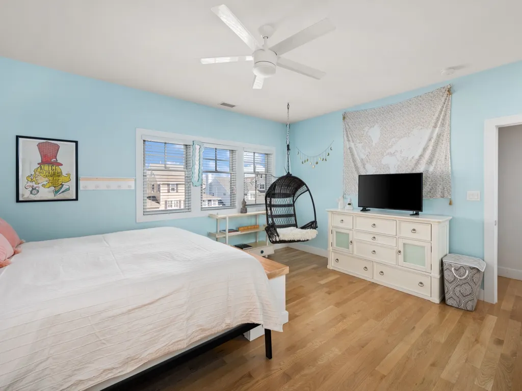 King bedroom 