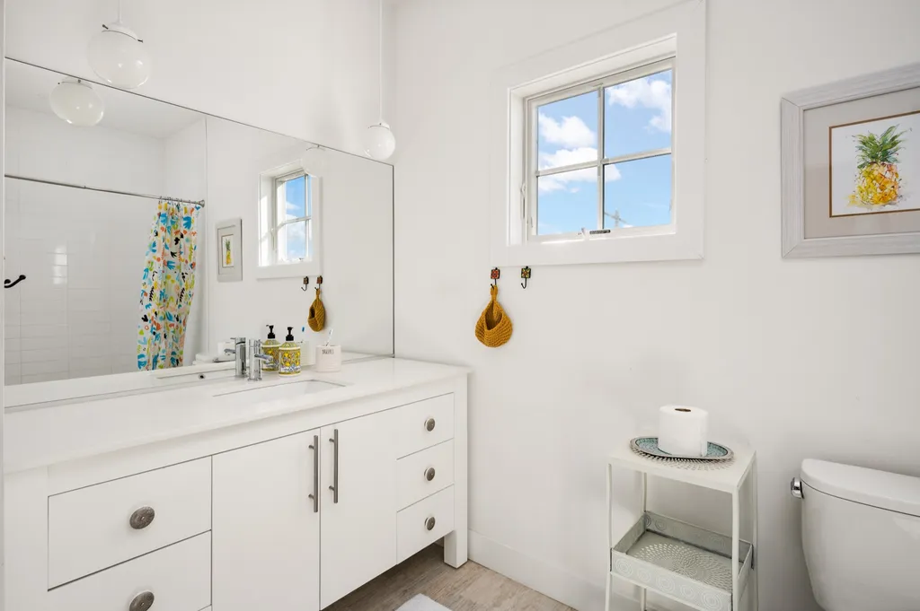 2nd floor bathroom 