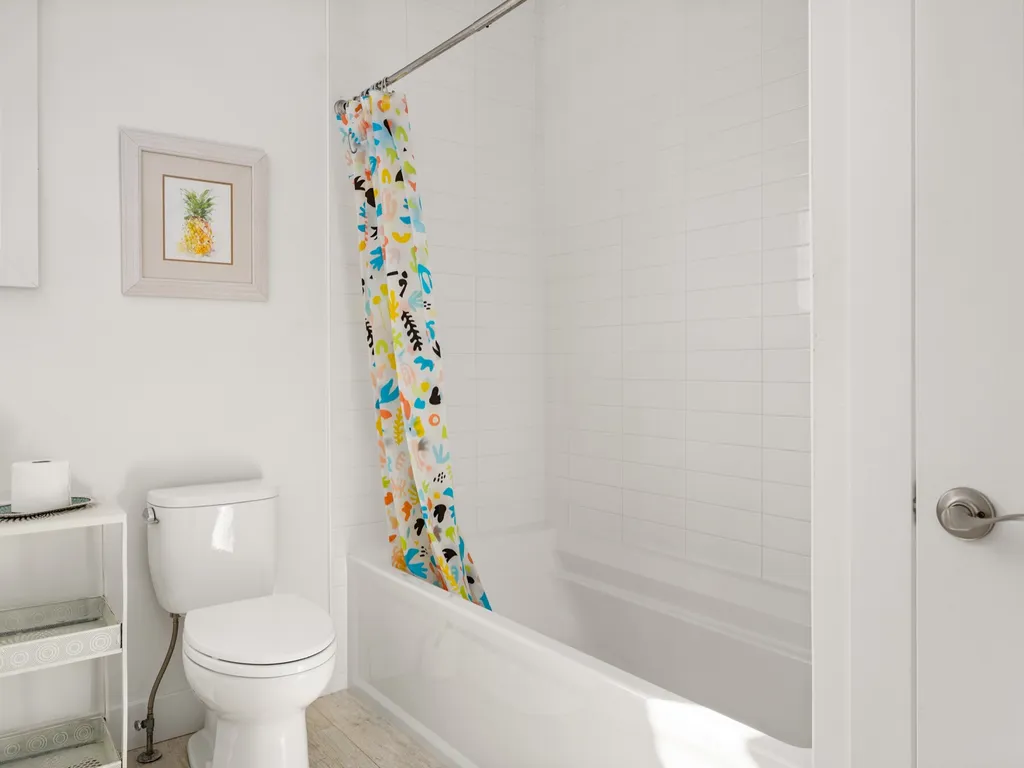 2nd floor full bathroom 