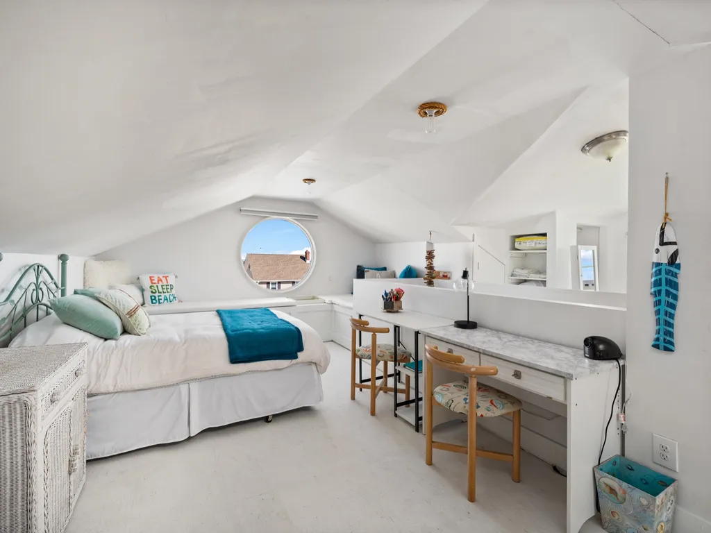 Top floor with full bed