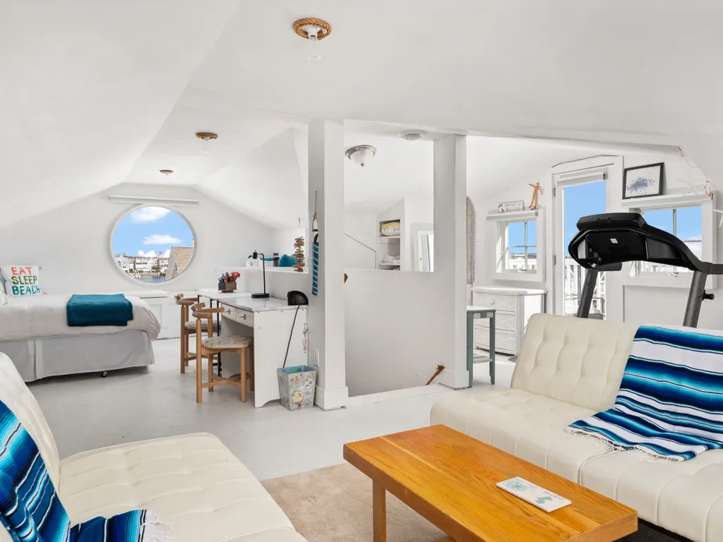 Top floor with futon twin beds
