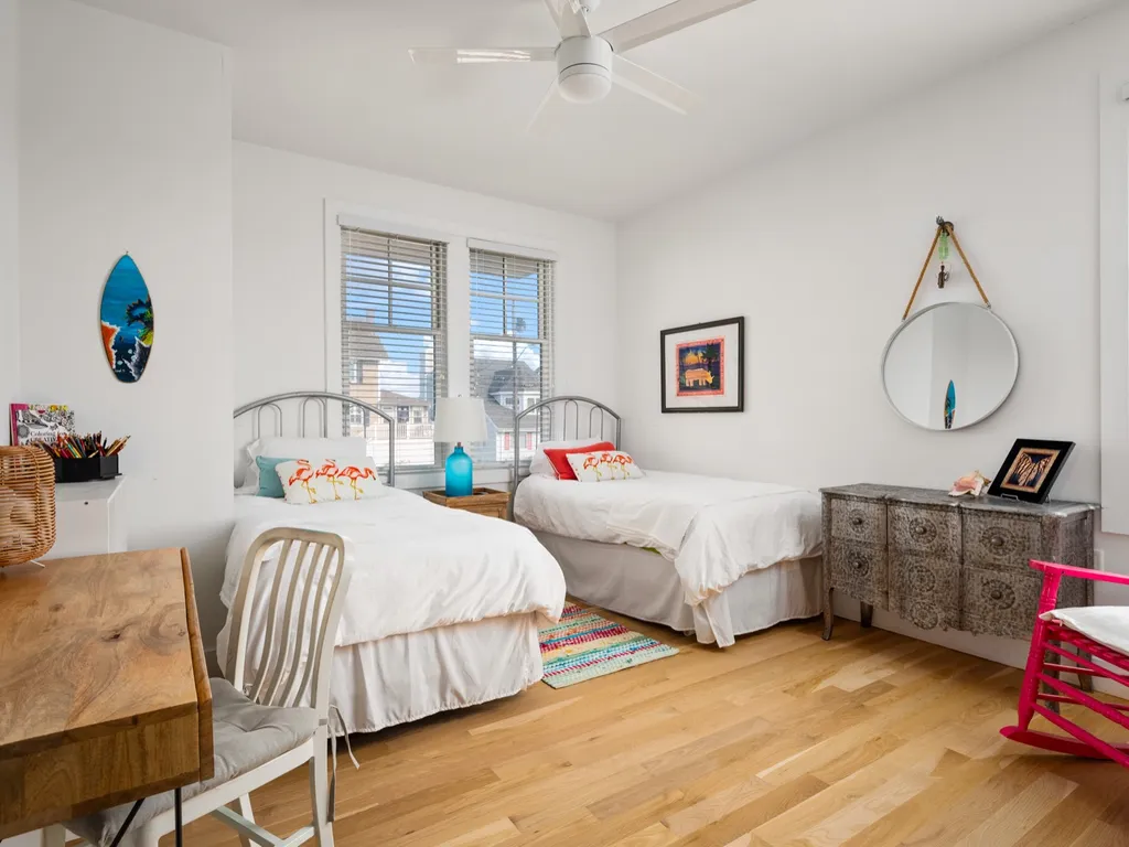 1st floor twin bedroom 