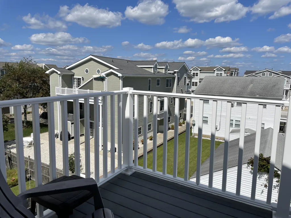 3rd floor back deck-a