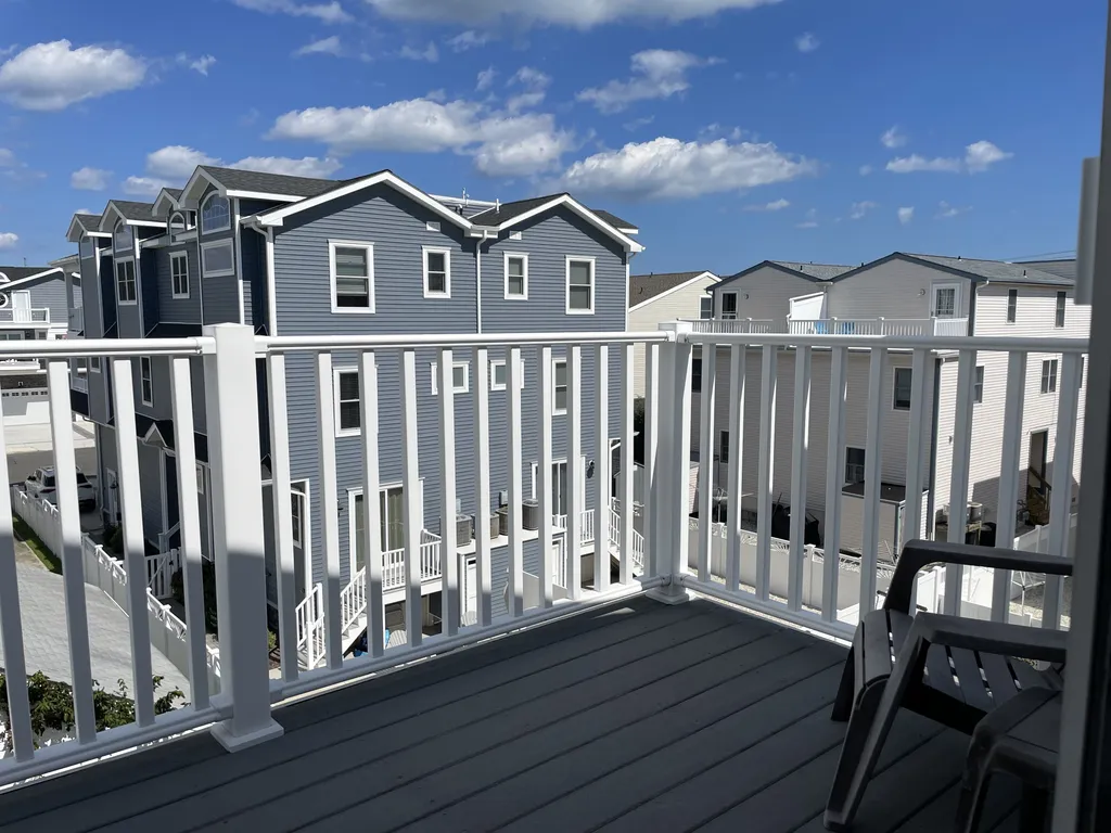 3rd floor back deck-b