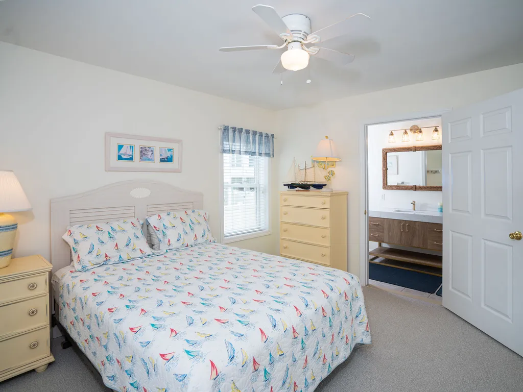 1st Floor Master Bedroom