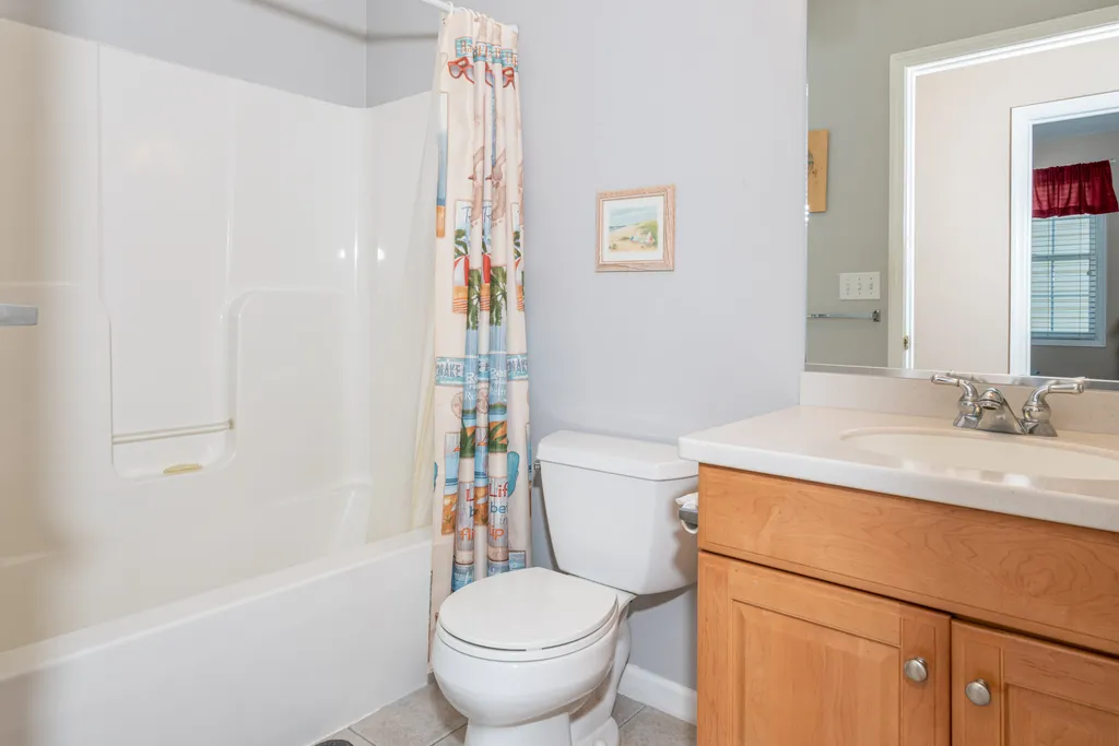 2nd Floor Hall Bathroom