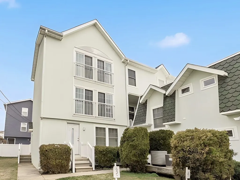 Side entrance, 2nd and 3rd floor unit