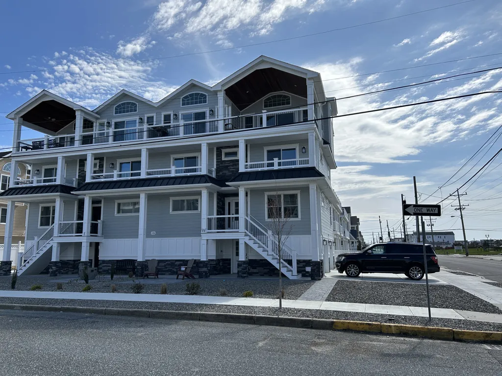 142 47th Street West