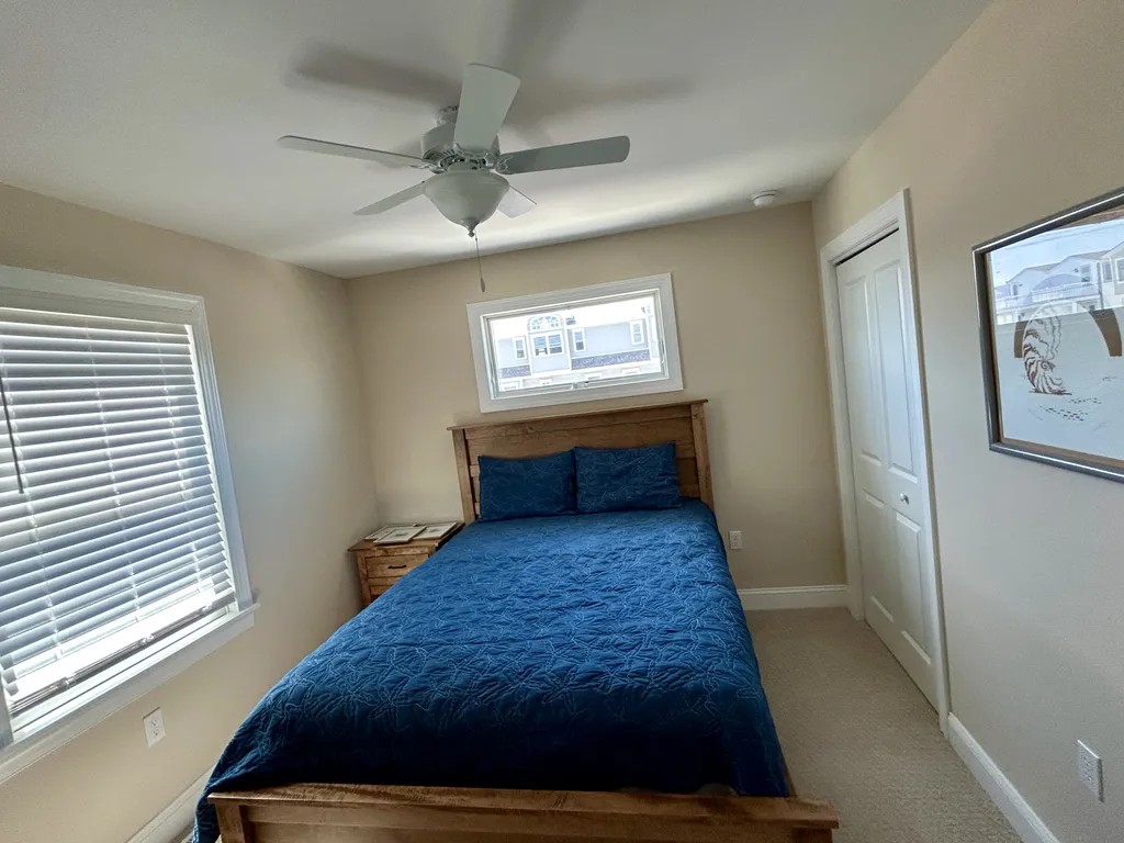 4th BD with Queen bed, closet, door to shared bathroom.