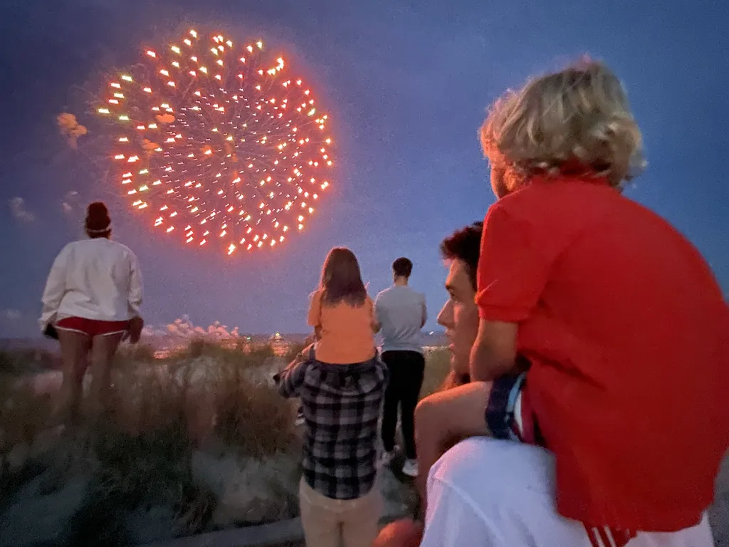 We are 2 short blocks to the promenade and have an incredible view of the July 4th fireworks!