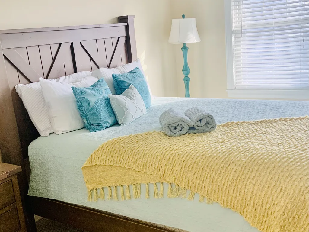 1st floor-BD #1 with Queen bed, brand new carpet, bed, and mattress. This bedroom, has it's own private full bath and kitechentte with sink, minifridge, microwave, and cabinets. A door can be closed off from the remainder of the house for privacy if trave