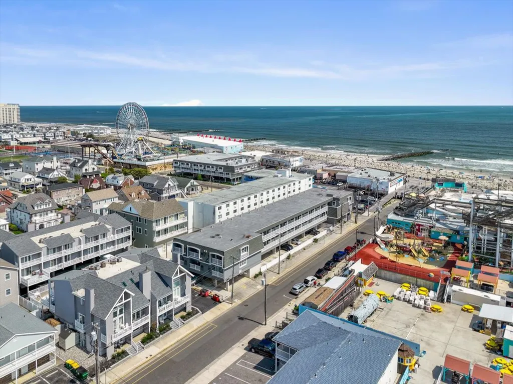 Ateps to the beach and boardwalk