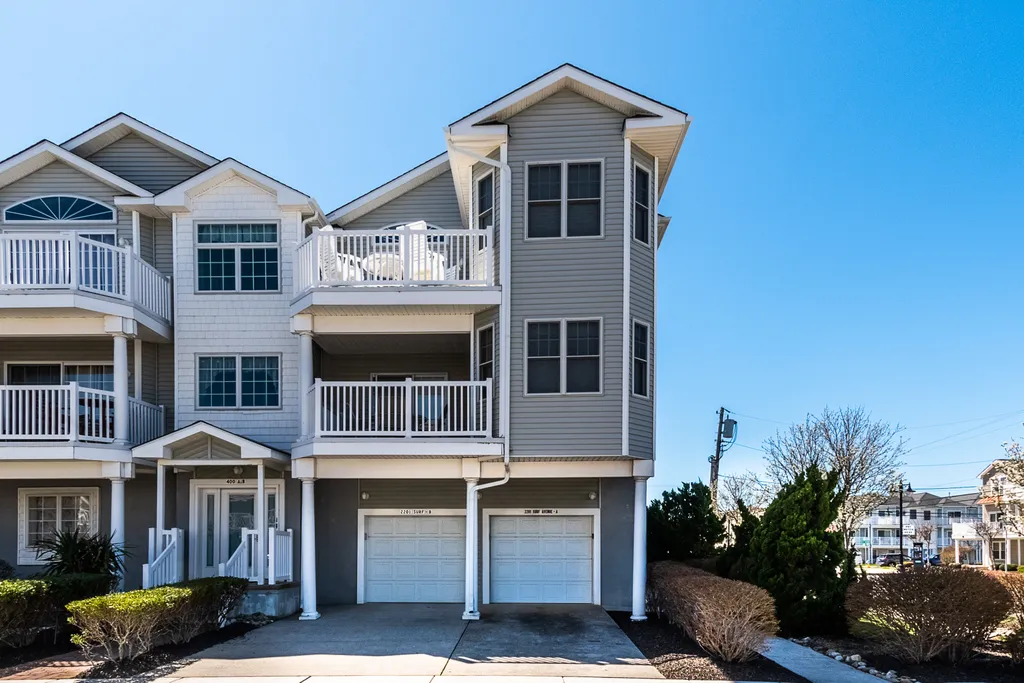End Unit, Lower Unit, corner of 22nd and Surf