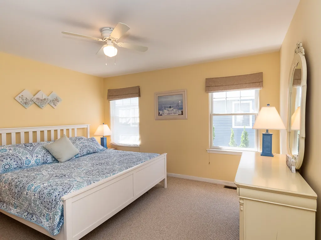 King Bed, main level