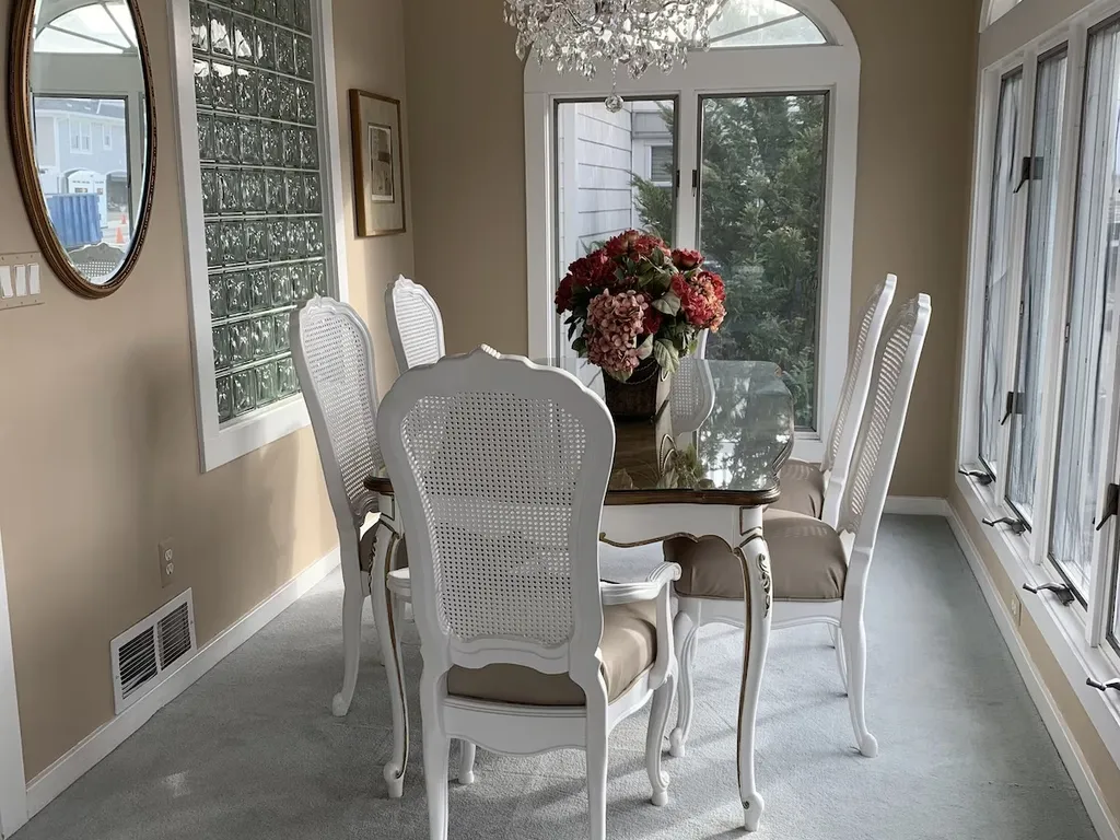 Gorgeous dining room with crystal chandelier 