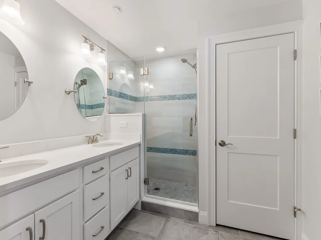 Master  Full Bathroom 