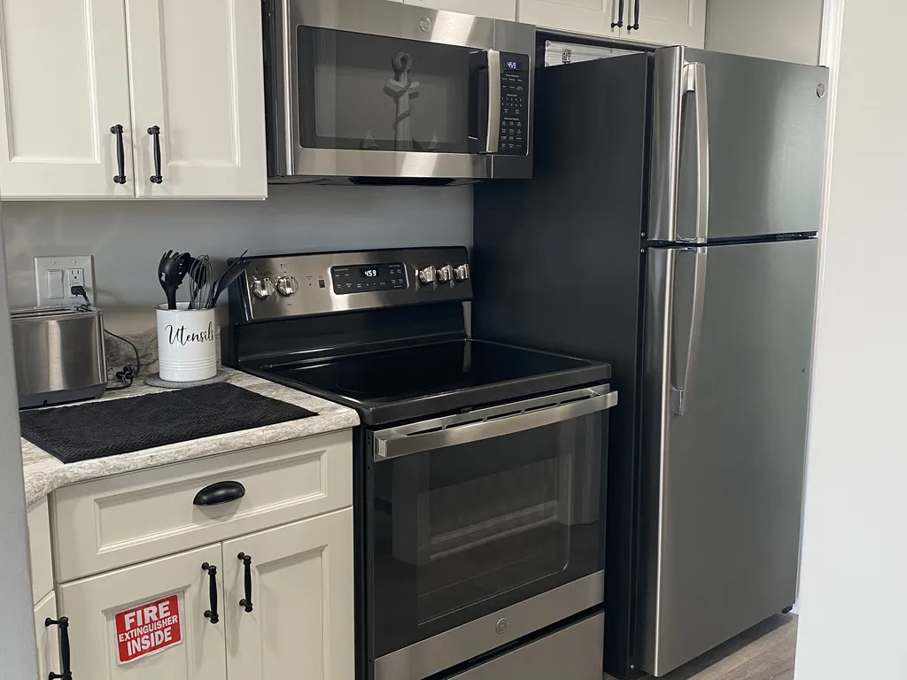 Microwave and full size range.