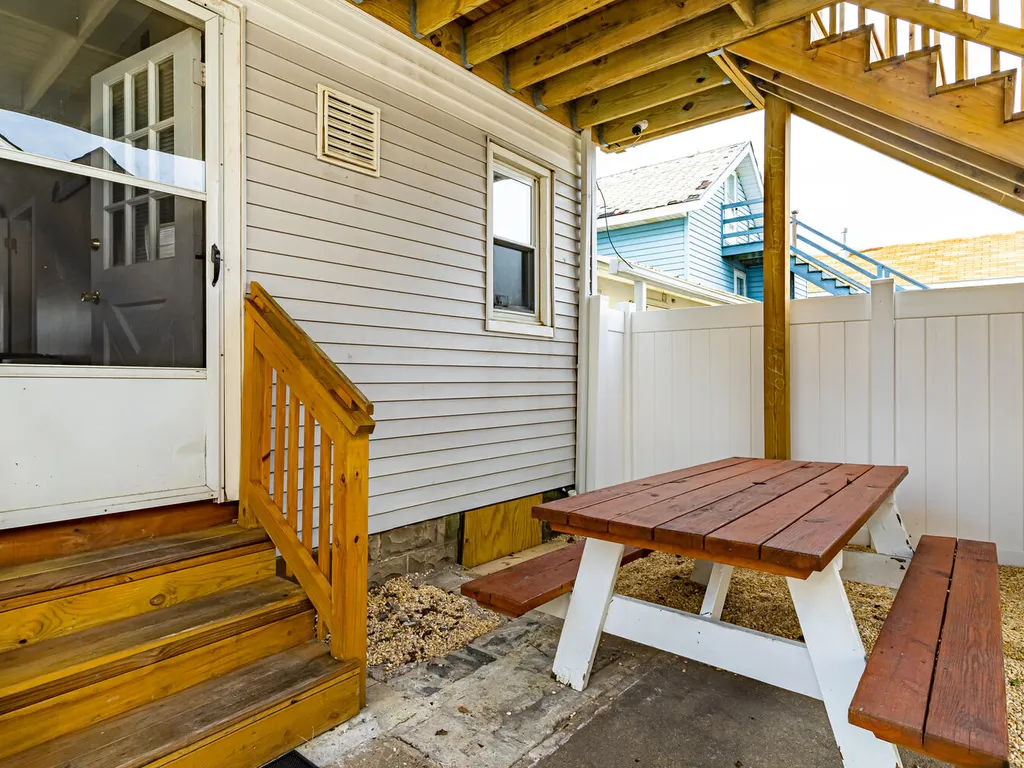 First floor picnic area