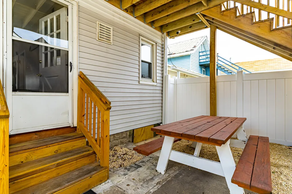 First floor picnic area
