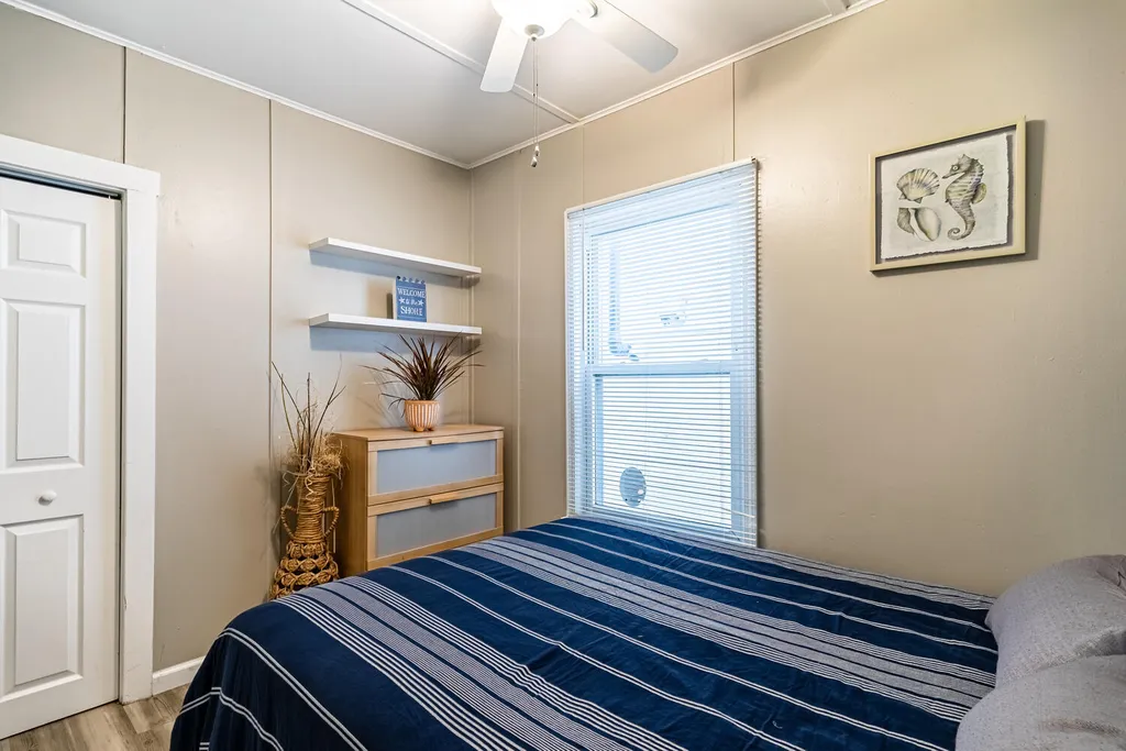 Bedroom 2: queen sized bed