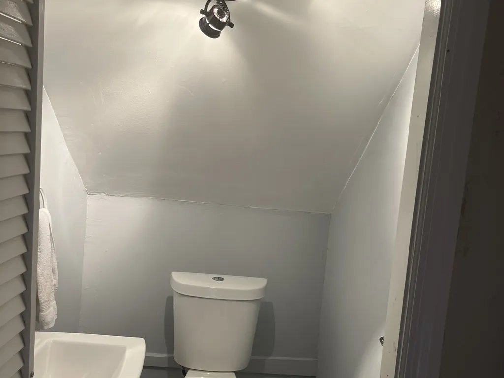 1/2 bath