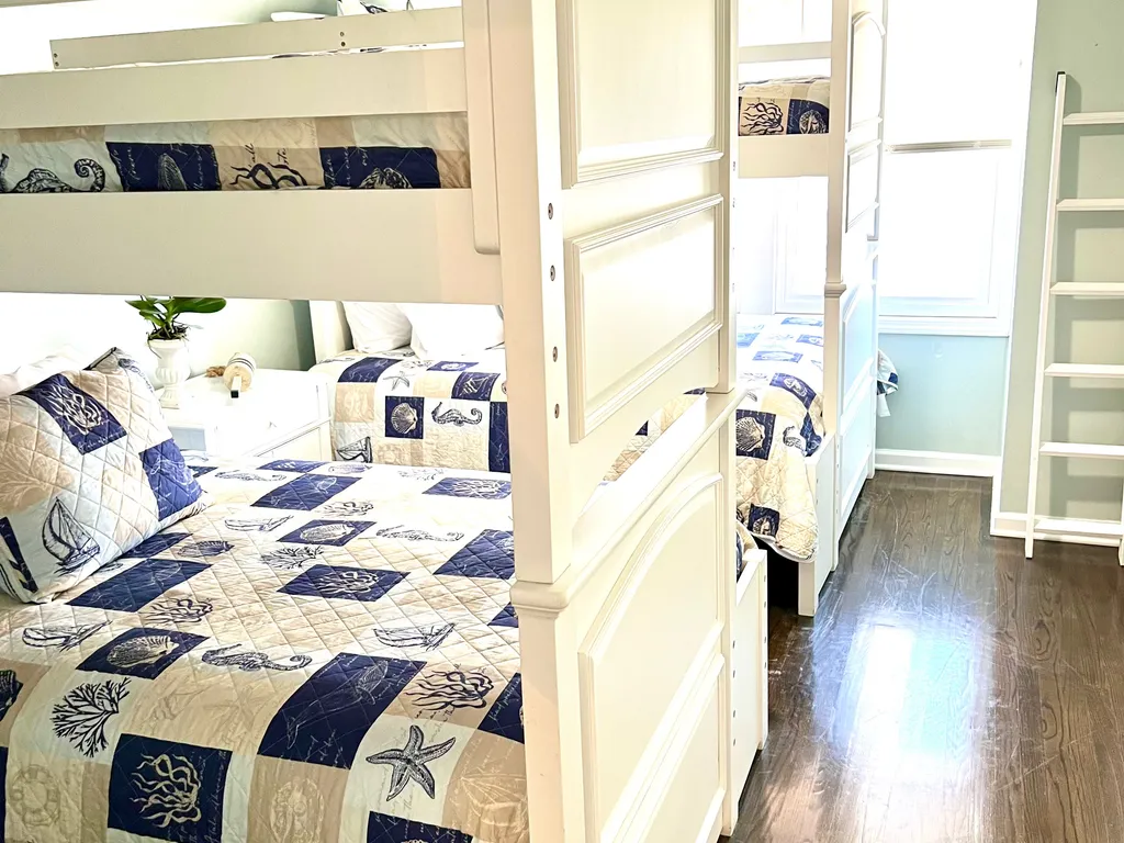 #2 bdroom 2 bunks F/T