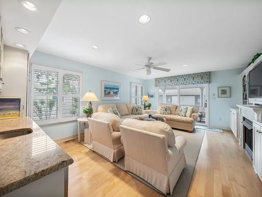 den/family room