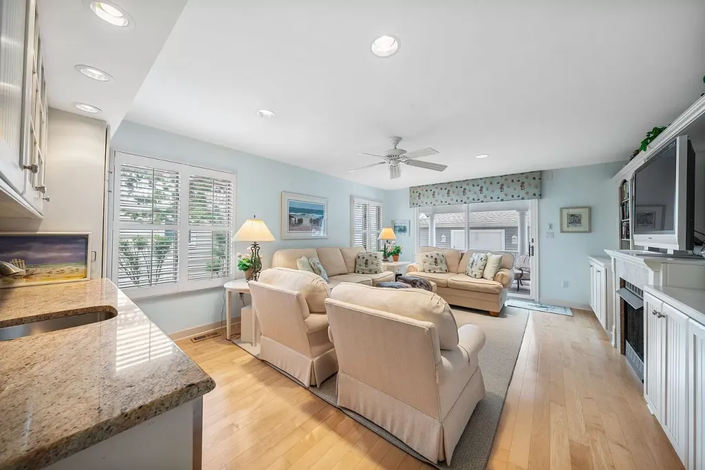den/family room