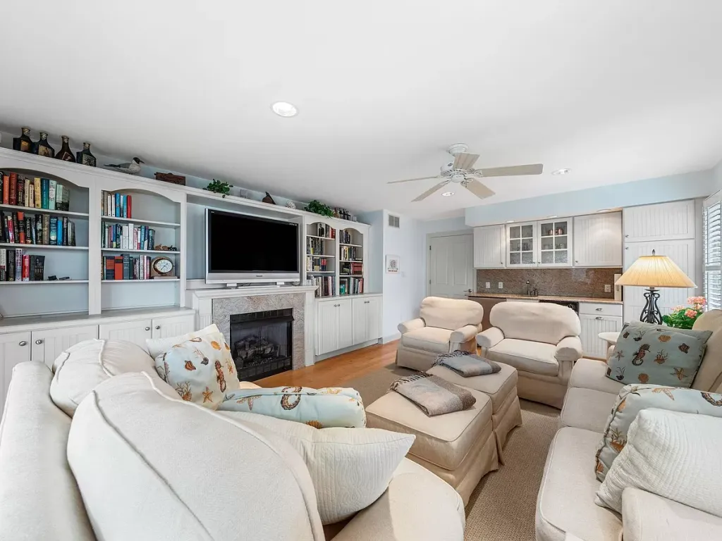 den/family room wet  bar