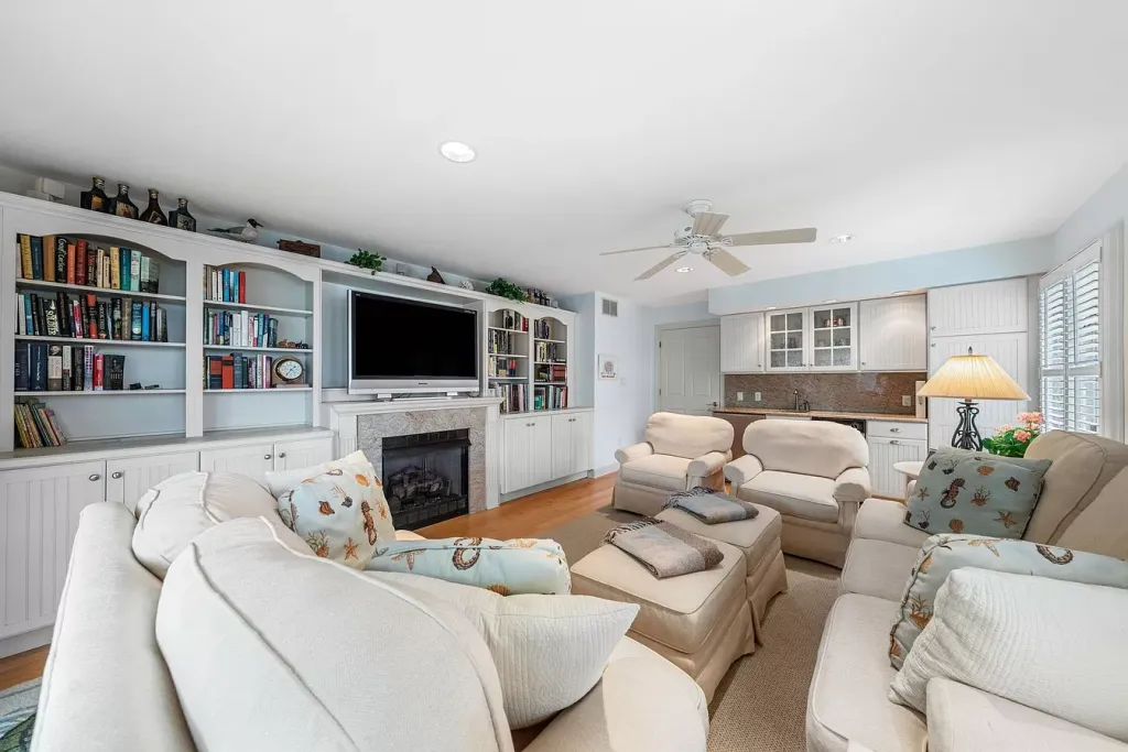 den/family room wet  bar