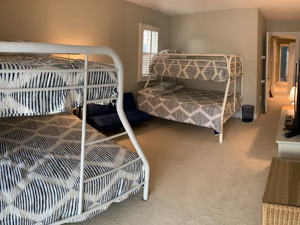 bunkroom 2 twin over full