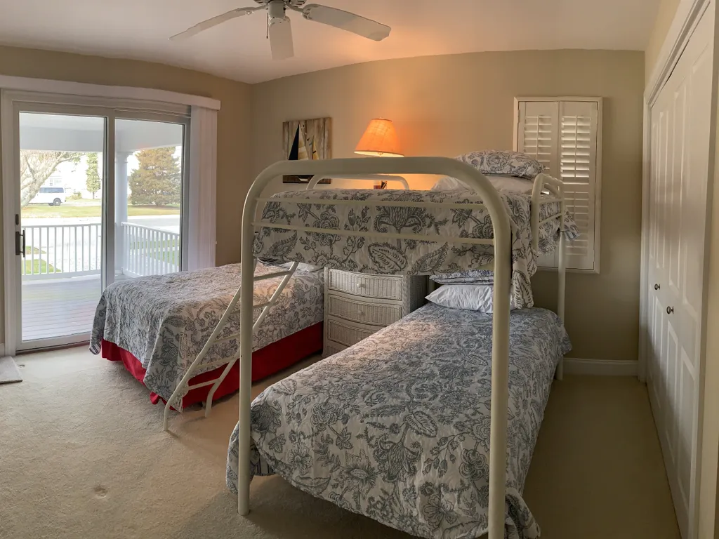 twin bunk and twin