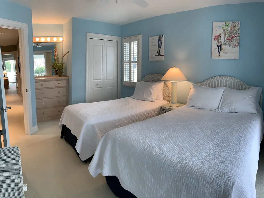 B/R5 full and twin beds