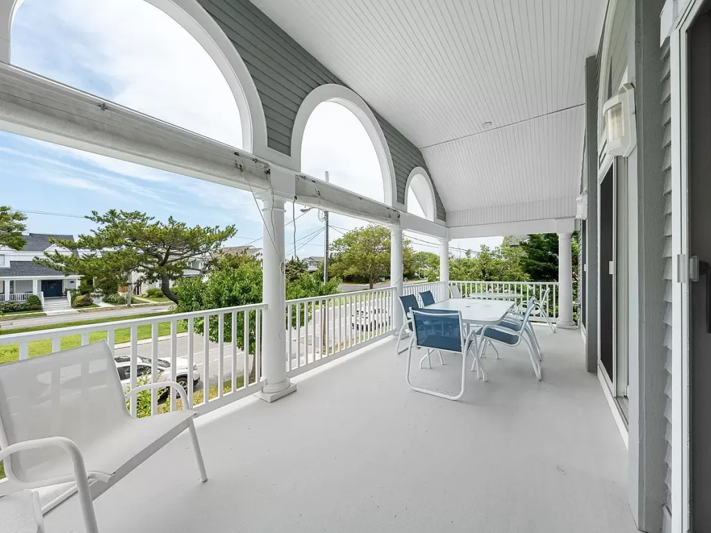 second floor front deck