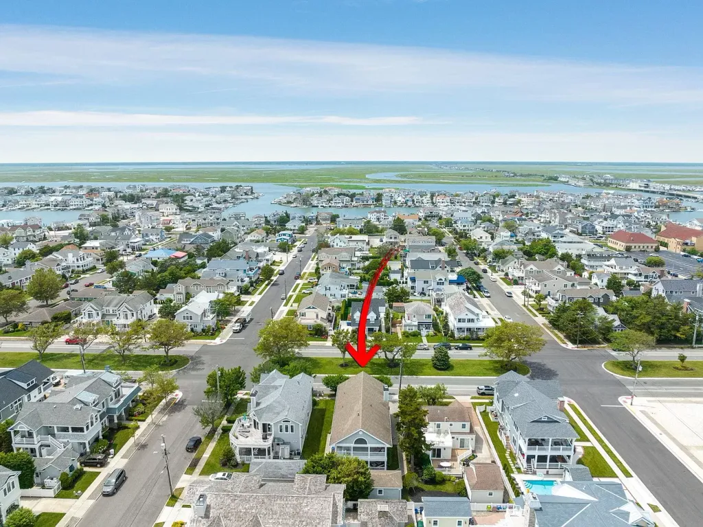 aerial view 2 blocks to bay