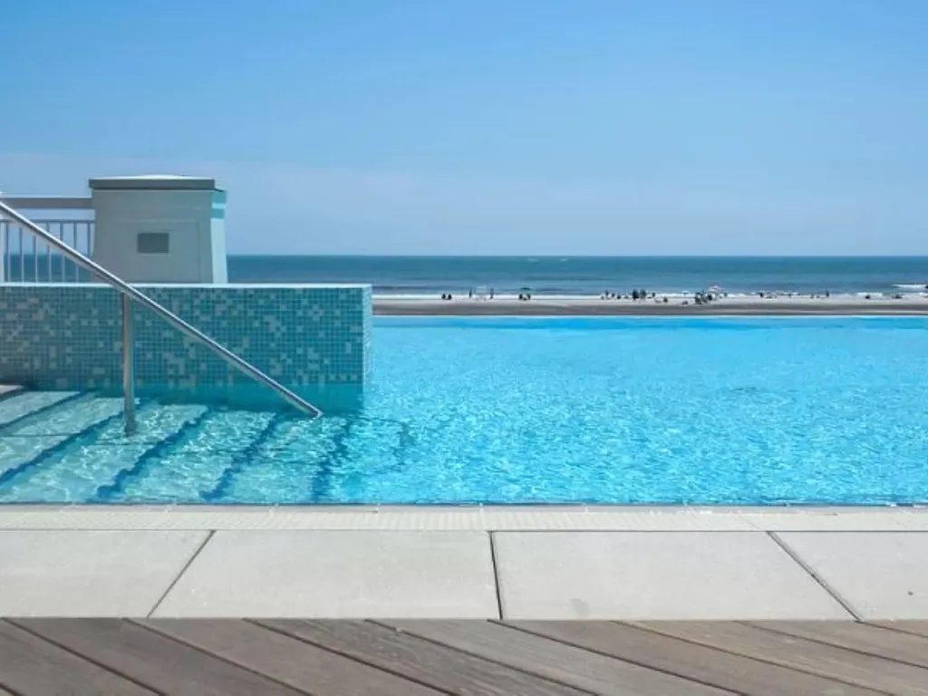 Infinity pool