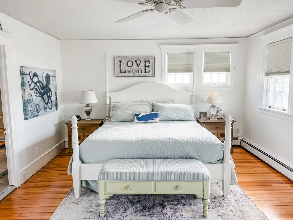 Master Bedroom (2nd Floor)