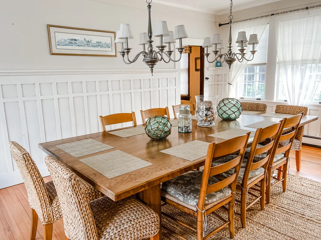 Dining Room (Main Floor)