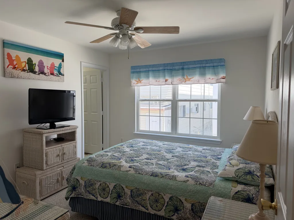 Master Bedroom queen size bed