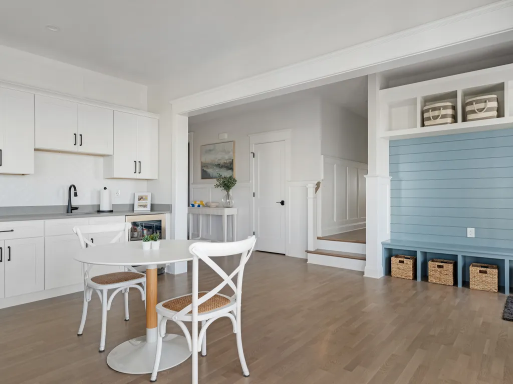 Stylish space for coffee, snacks, or dinner