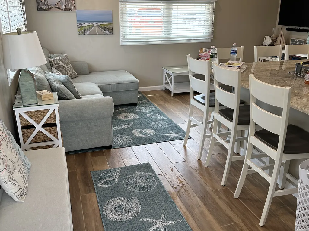 kitchen bar sits 6 people