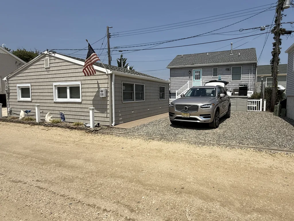 room for two cars comfortably